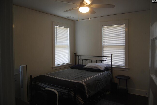 Building Photo - 1527 Gladden St