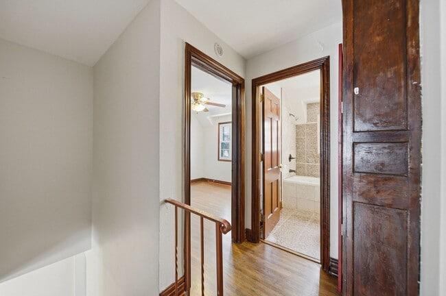 Building Photo - 2 Bedroom, 2 Bath Townhome located directly across from Franklin Park Conservatory