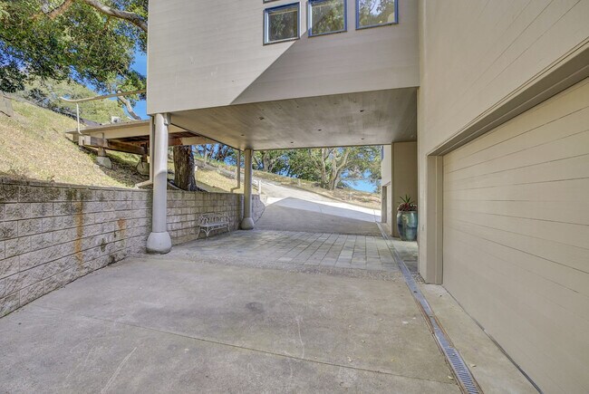 Building Photo - 319 Tappan Terrace
