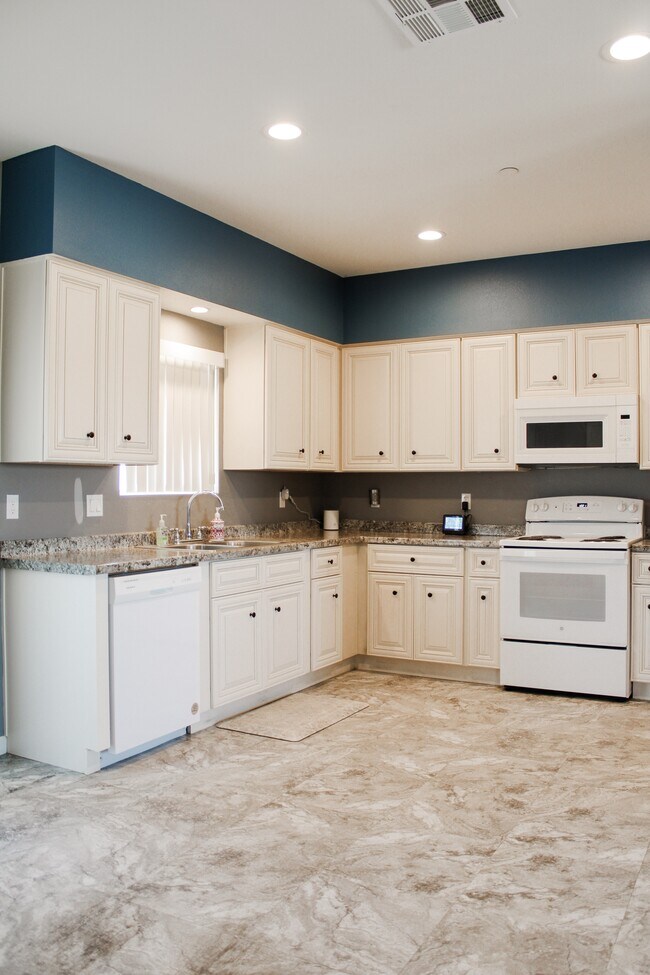 Building Photo - 1381 Soledad Ave