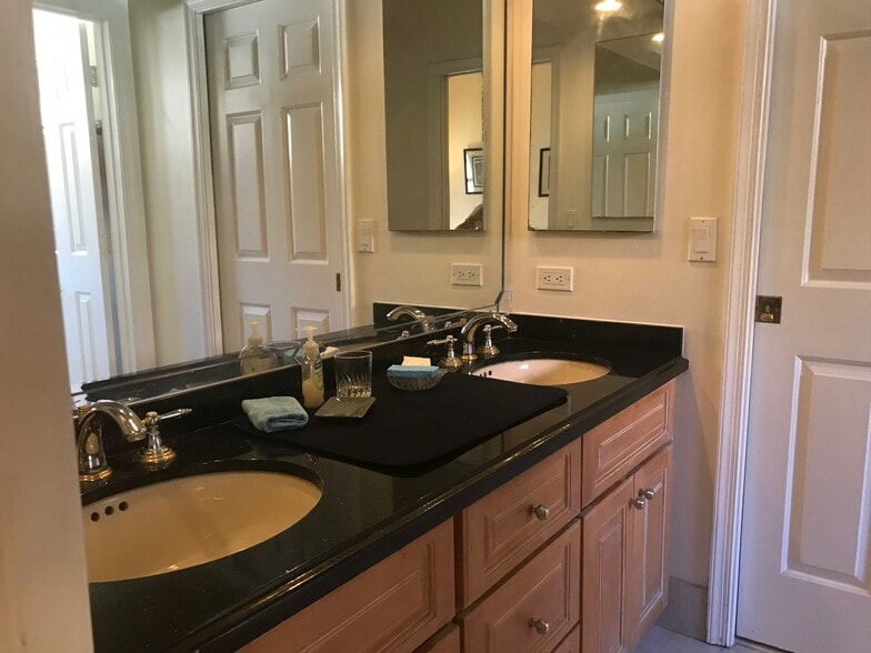 Building Photo - 19617 Sedgefield Ter