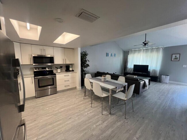 Building Photo - 354 Chandler St