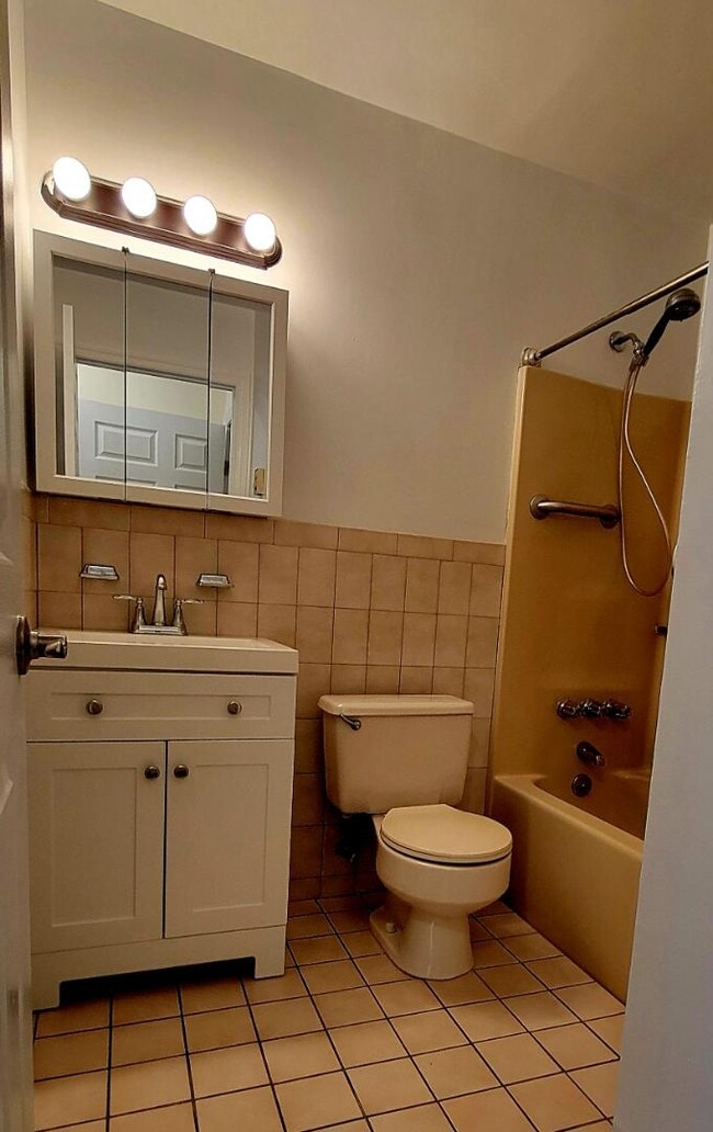 Building Photo - 50 Athens Ct