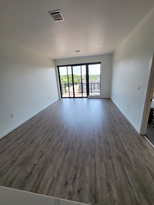 Building Photo - 161 S Riverheath Way