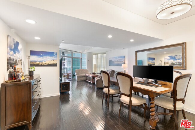 Building Photo - 13650 Marina Pointe Dr