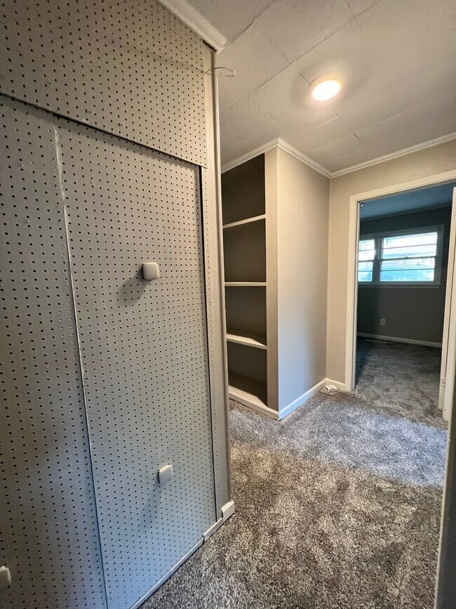 Building Photo - 1533 Hartford Rd