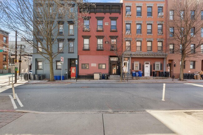 Building Photo - 603 1st St