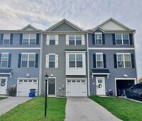 Building Photo - 3 Bed / 2-1/2 Bath Single Family Townhome w/1-Car Garage