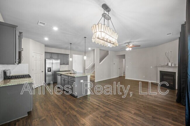 Building Photo - 3012 Hawthorn Farm Blvd