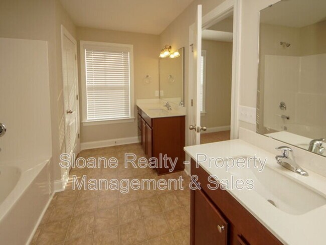 Building Photo - 4137 Rigsby Ln