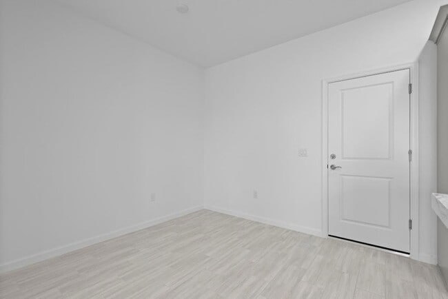 Building Photo - 4616 Longwood Lk Sq