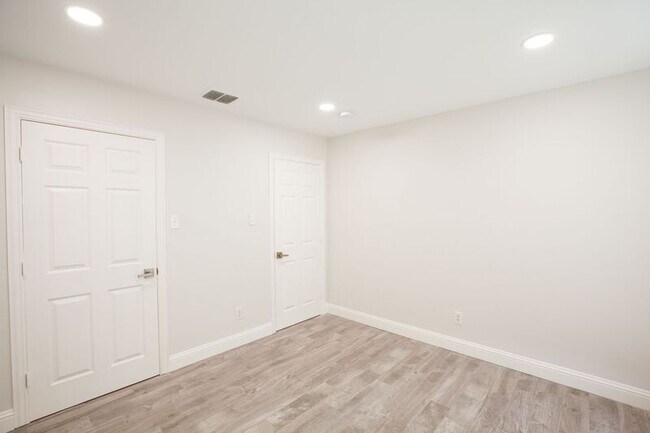 Building Photo - 9900 Presthope Dr