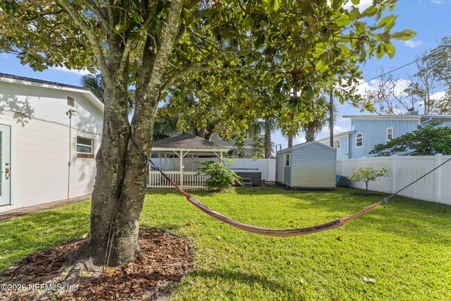 Building Photo - 618 8th Ave N