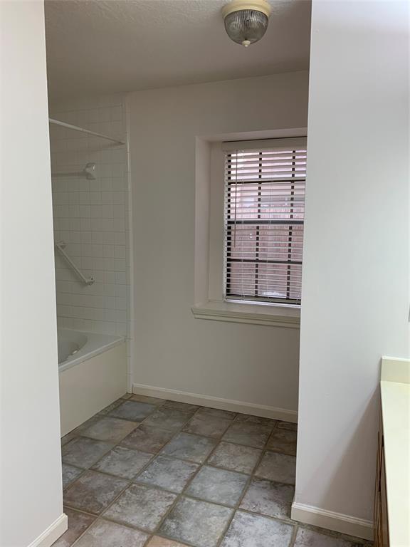 Building Photo - 73 Hickory Oak Dr