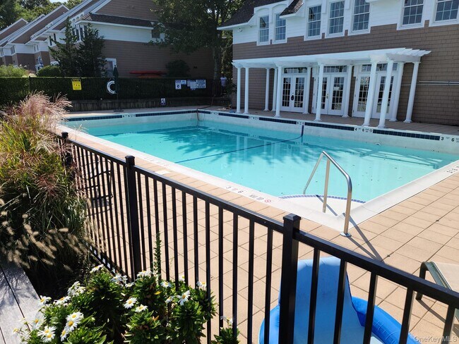 Building Photo - 62 Canoe Place Rd