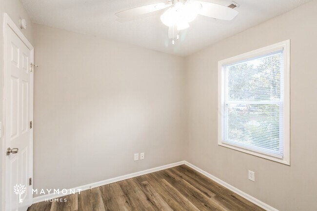 Building Photo - 102 Birchwood Dr