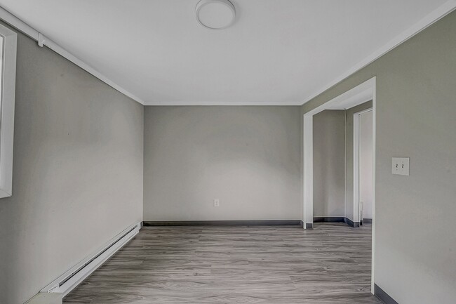 Building Photo - 401 McLean St