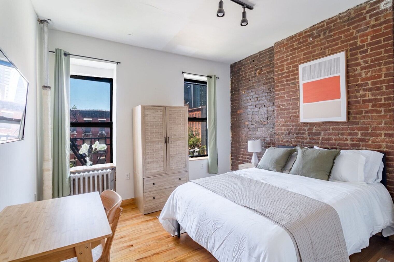 Building Photo - 338 W 39th St
