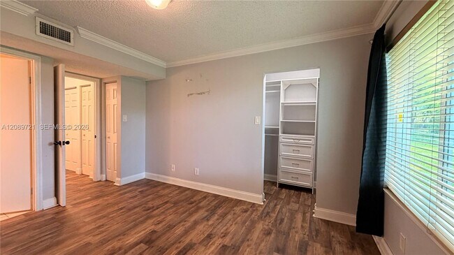 Building Photo - 10610 SW 158th Ct