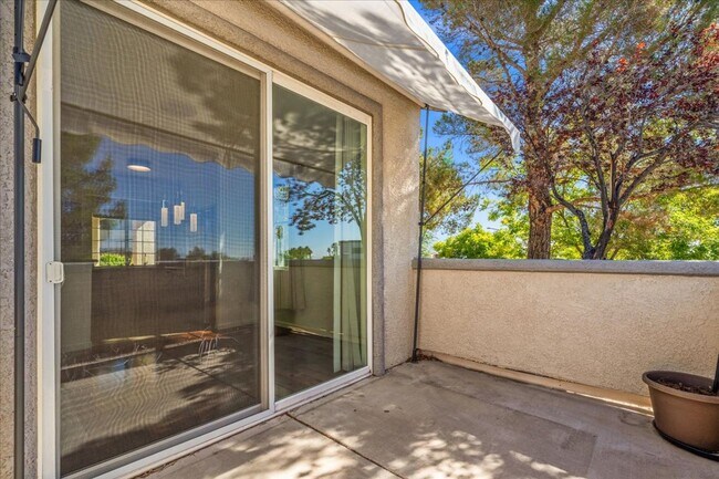 Building Photo - Spacious Open-Concept Summerlin Home with Balcony, Fireplace & Ensuite Bedrooms