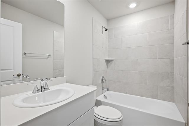 Building Photo - 407 Midnight Oak Dr