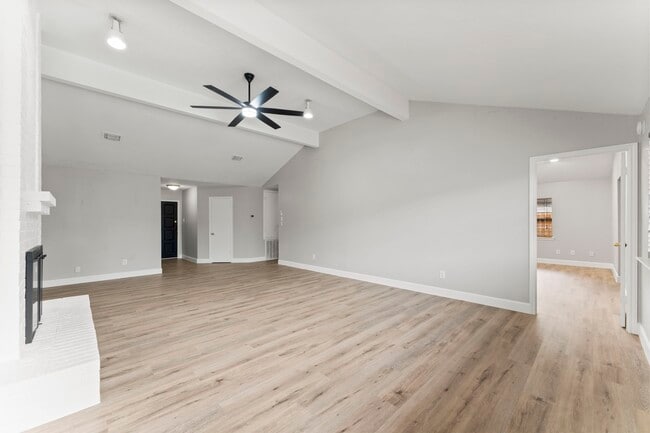 Building Photo - 1111 Tanglewild Ln