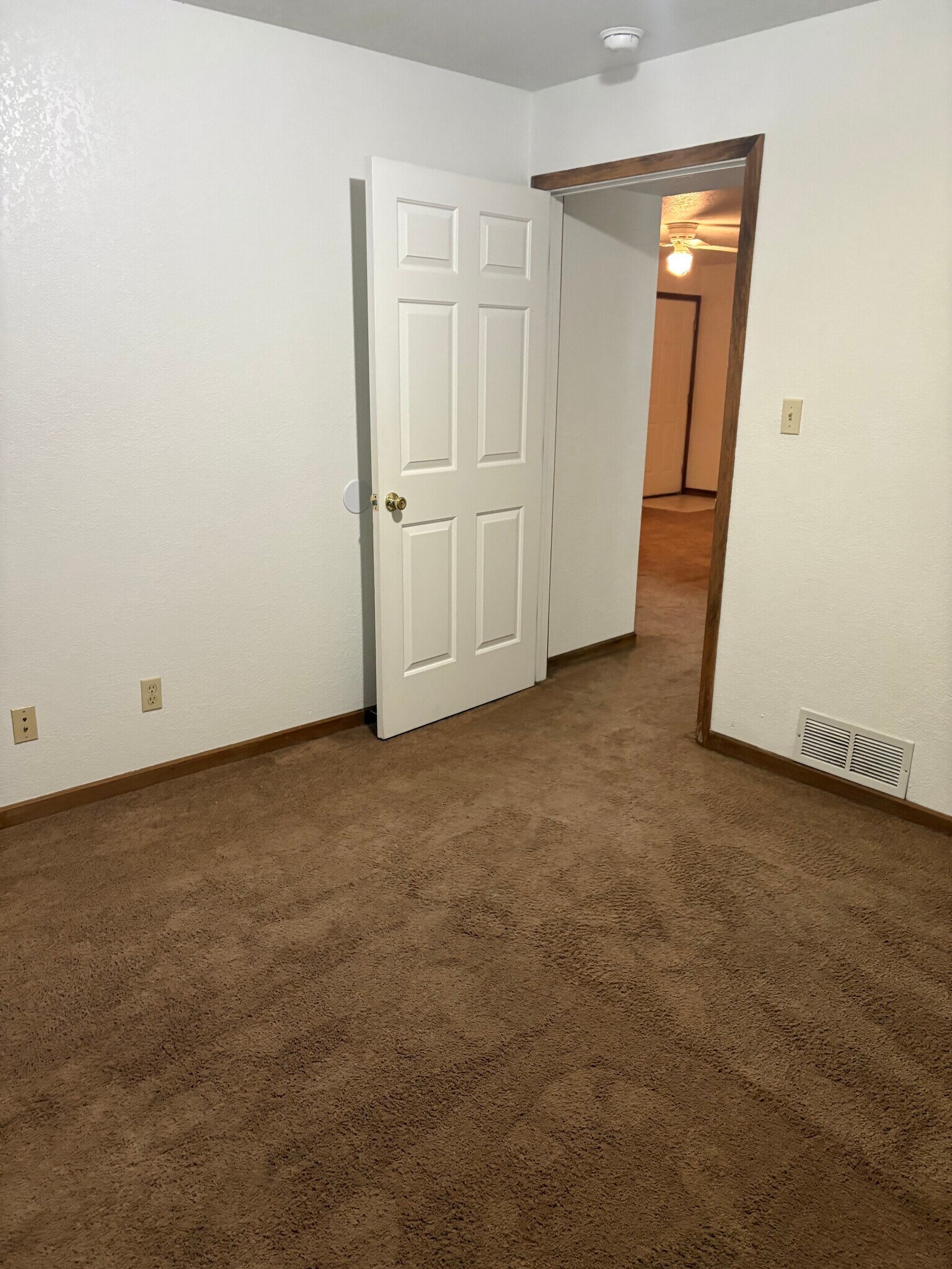 Building Photo - 20 Grandview Ave