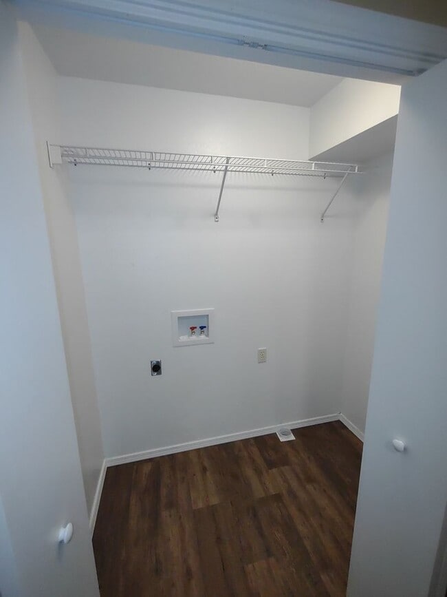 Building Photo - Townhome with a Great Location (Magnolia)