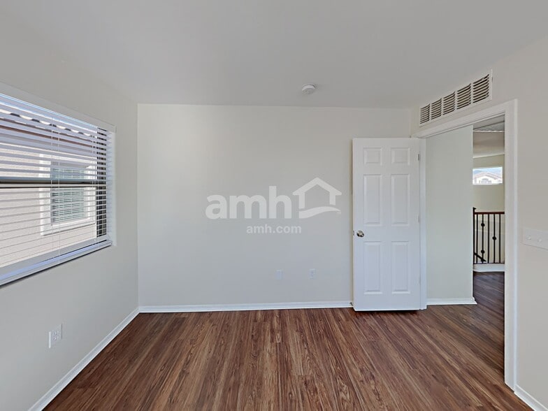 Building Photo - 7558 E Majestic Palm Ln