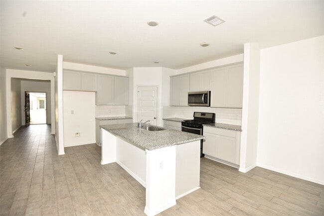 Building Photo - 23006 Forebear Dr
