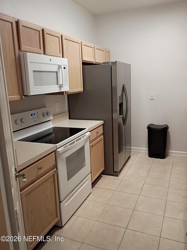 Building Photo - 10550 Baymeadows Rd