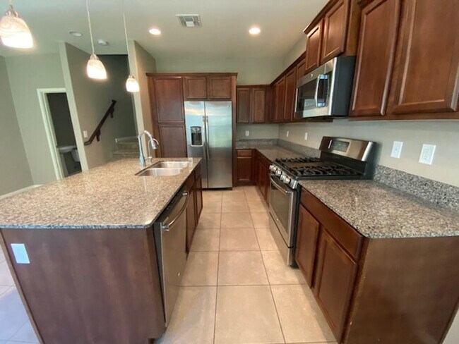 Building Photo - 2705 S Valle Verde