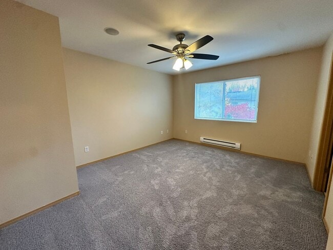 Building Photo - 2Bd/2.5Ba Maple Valley Townhouse