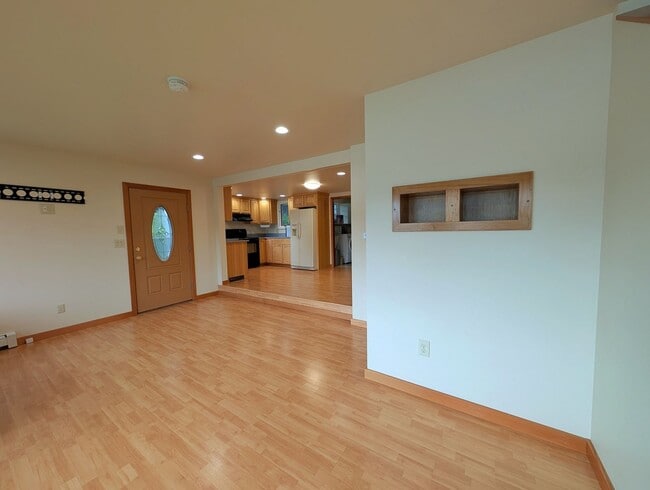 Building Photo - Unfurnished Auke Bay Home, 3BD+Den, 2BA, H...
