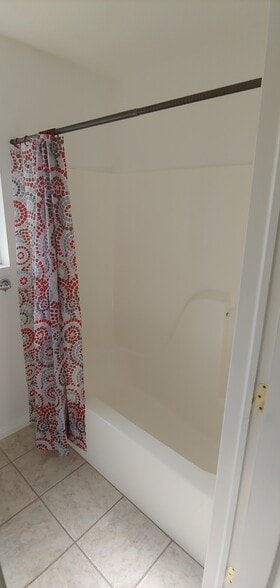 Building Photo - 936 Meadowbrook Dr