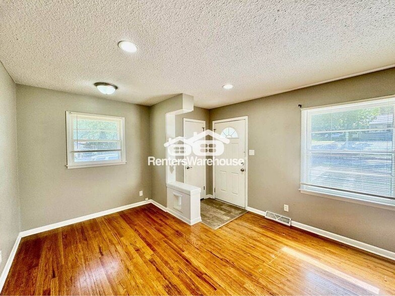 Building Photo - 2731 Bennett Ave