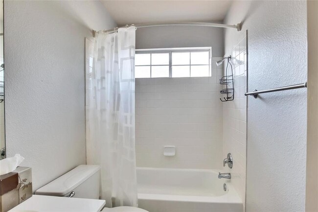 Building Photo - 10321 Beard Ave