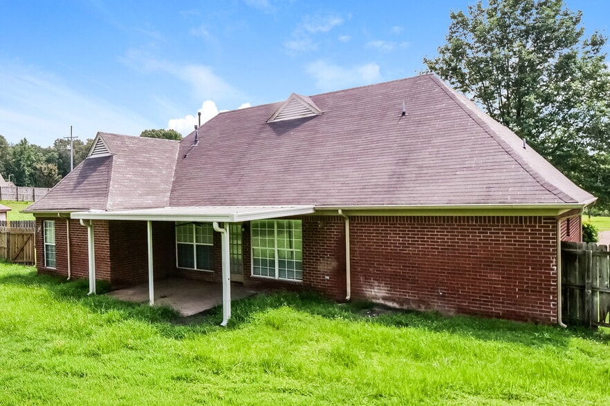 Building Photo - 5969 Telford Dr
