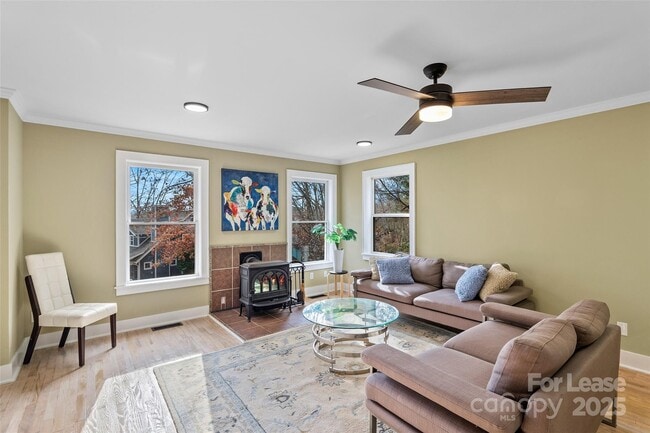 Building Photo - 5 Elmore St