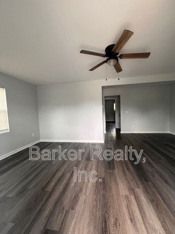 Building Photo - 1602 Pender St