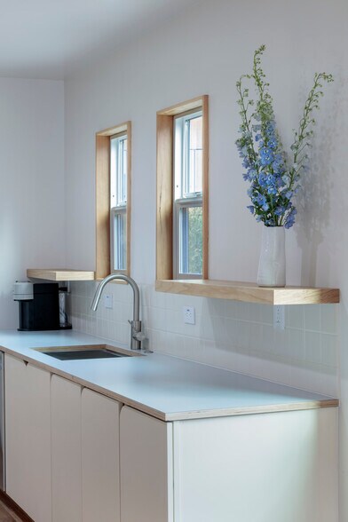 Building Photo - 3361 Hamilton Way