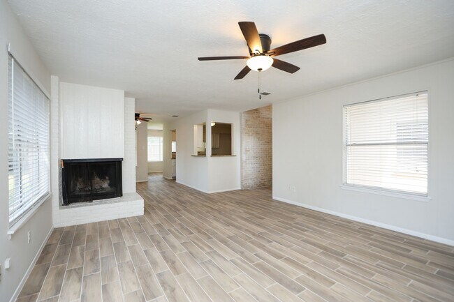 Building Photo - 22318 Fincastle Dr