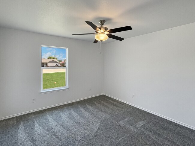 Building Photo - 437 S Cleburne Whitney Rd