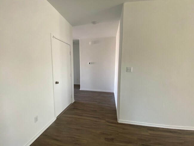Building Photo - 117 Akela Wy