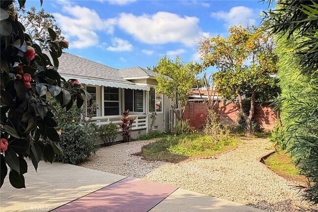 Building Photo - 1505 N Rosewood Ave