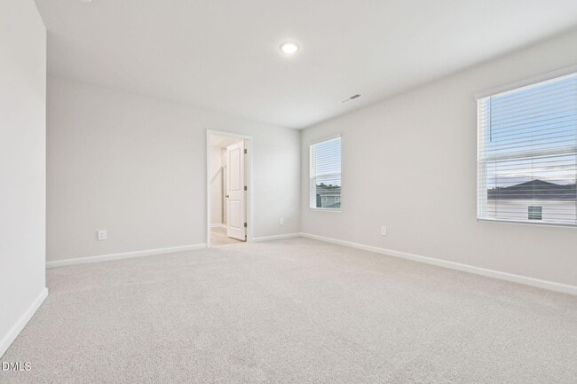 Building Photo - 5 and A Loft single family for sale