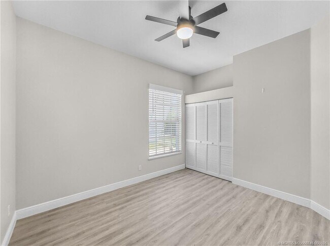 Building Photo - 701 SE Michaels Ct
