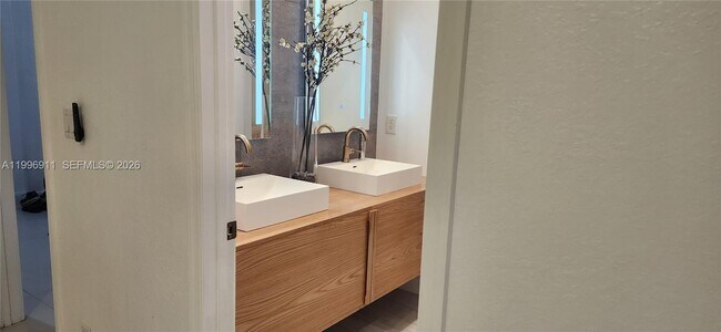 Building Photo - 3870 E Hibiscus St