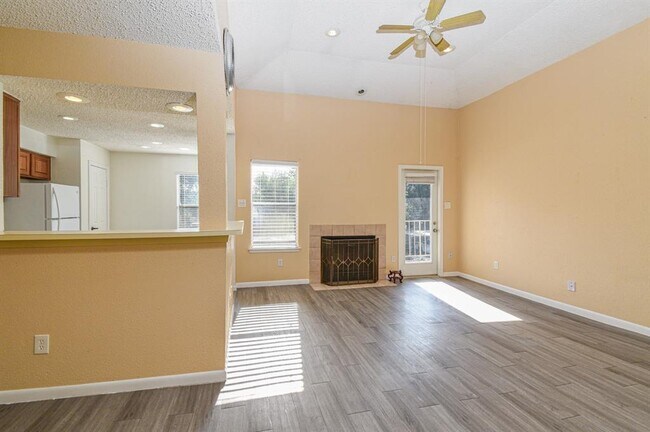 Building Photo - 2011 Spenwick Dr