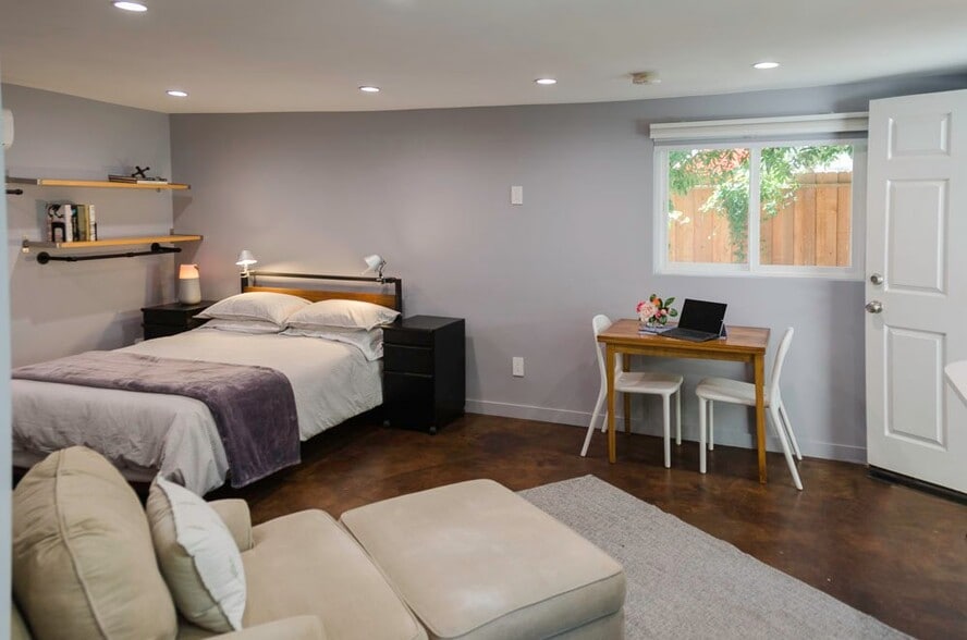 Building Photo - 22054 De La Guerra St